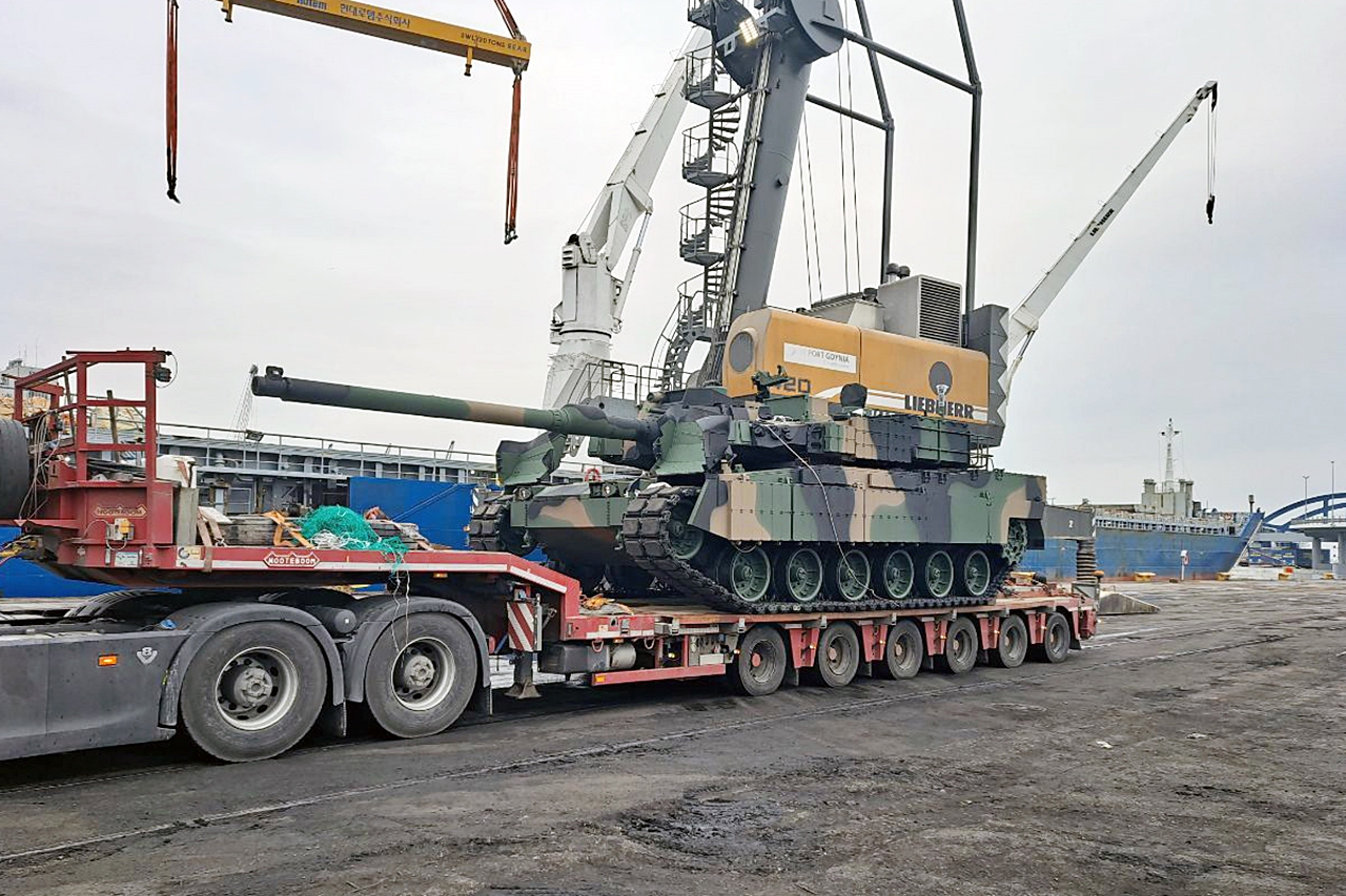 ▲ 폴란드 그드니아항에 도착한 현대로템 K2 전차